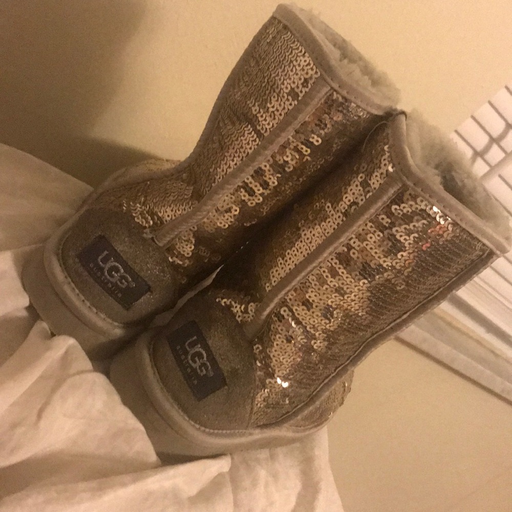 Silver sparkle uggs!!